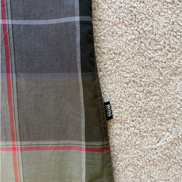 Boss Hugo Boss Mens Slim Fit Plaid Button Up Top Size Medium Gray Red Career - Picture 6 of 8